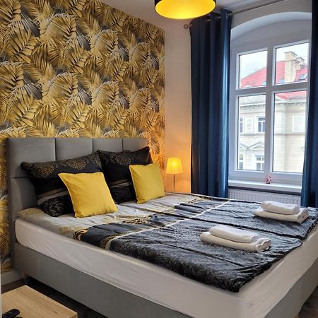 Apartament Przy Placu Piastowskim Єленя-Ґура Екстер'єр фото