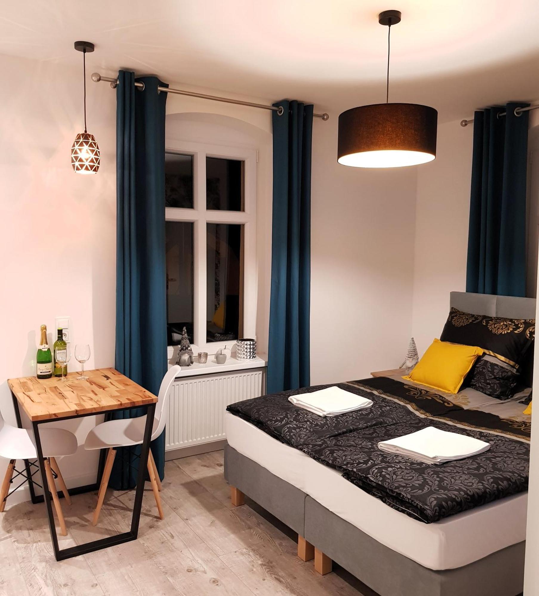 Apartament Przy Placu Piastowskim Єленя-Ґура Номер фото